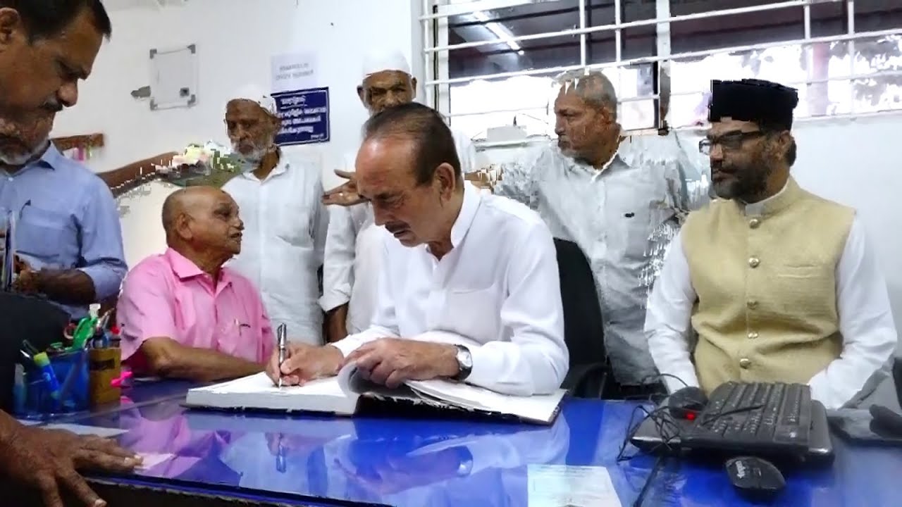 മുൻ കേന്ദ്ര മന്ത്രി ഗുലാം നബി ആസാദ് കൊടുങ്ങല്ലൂർ ചേരമാൻ ജുമാ മസ്ജിദ് സന്ദർശിച്ചു