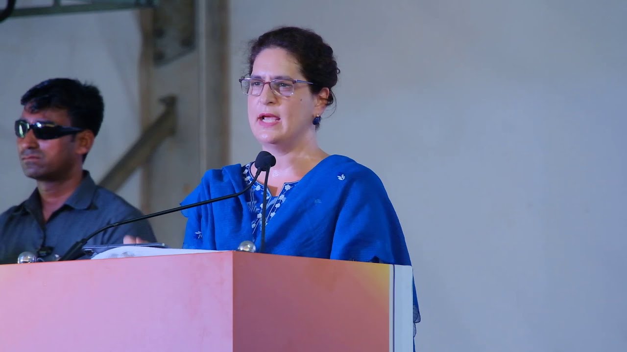 ആസന്നമായ തെരഞ്ഞെടുപ്പിൽ രാജ്യത്തിനു വേണ്ടി വോട്ട് ചെയ്യണമെന്ന് എ.ഐ.സി.സി ജനറൽ സെക്രട്ടറി പ്രിയങ്ക ഗാന്ധി.