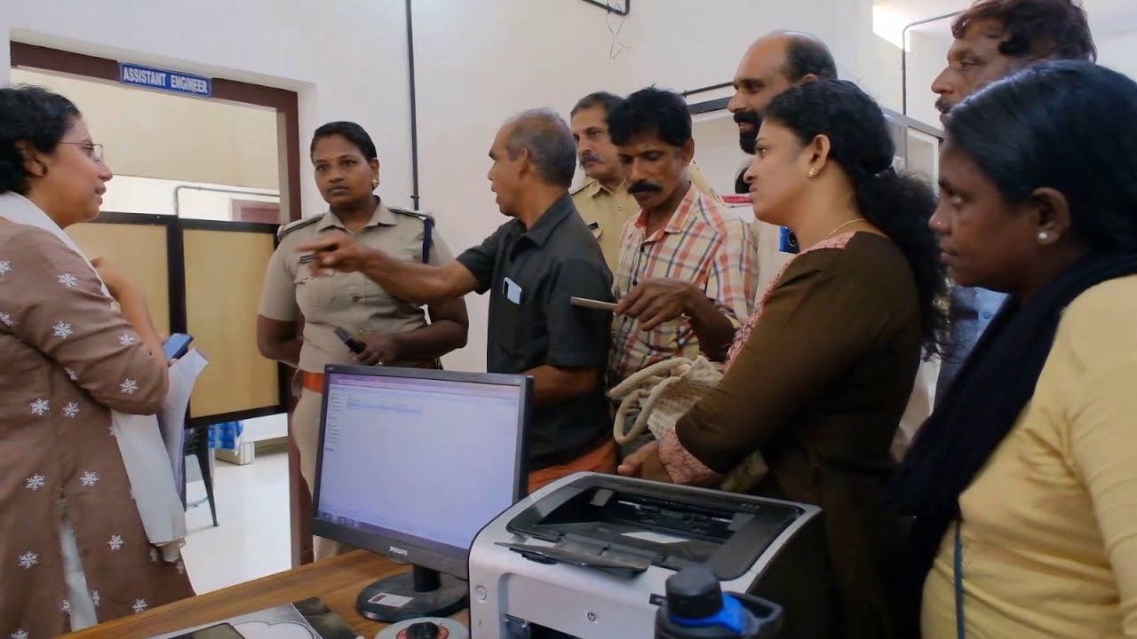 രൂക്ഷമായ കുടിവെള്ള ക്ഷാമം മൂലം ശ്രീനാരായണപുരം പഞ്ചായത്തിലെ കോതപറമ്പ് മാന്തുരുത്തി കടവിലെ ദുരിതത്തിലായ വീട്ടമ്മമാർ വാട്ടർ അതോറിറ്റി ഓഫീസ് ഉപരോധിച്ചു.