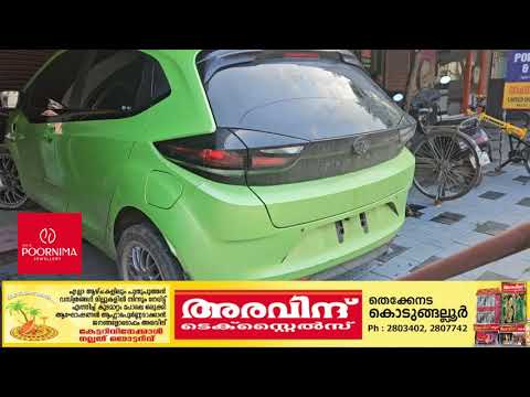 പെരിഞ്ഞനത്ത് ദേശീയ പാതയിൽ നിയന്ത്രണം വിട്ട കാർ കടയിലേക്ക് ഇടിച്ചുകയറി.