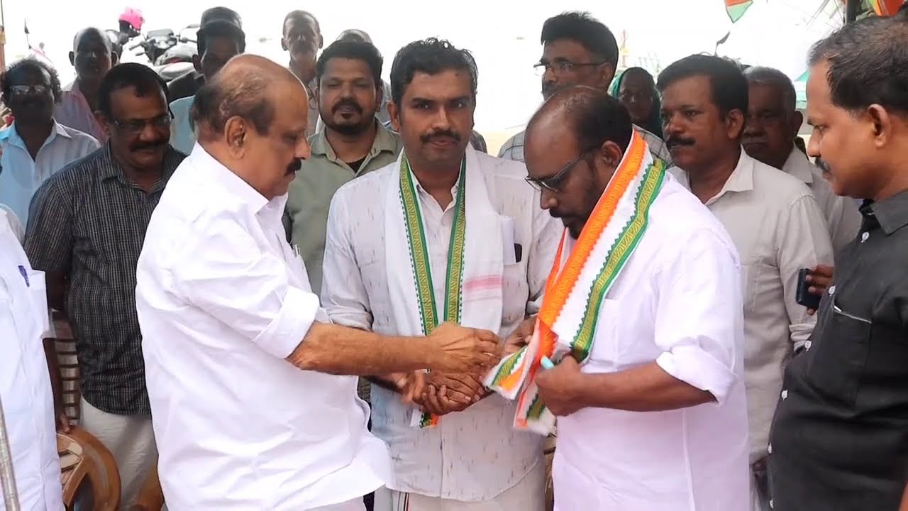 അഴീക്കോട് മുനമ്പം ഫെറി സർവ്വീസ് പുനരാംരംഭിക്കാത്തതിൽ പ്രതിഷേധിച്ച് കോൺഗ്രസിന്റെ നിരാഹാര സത്യഗ്രഹത്തിന് തുടക്കമായി.