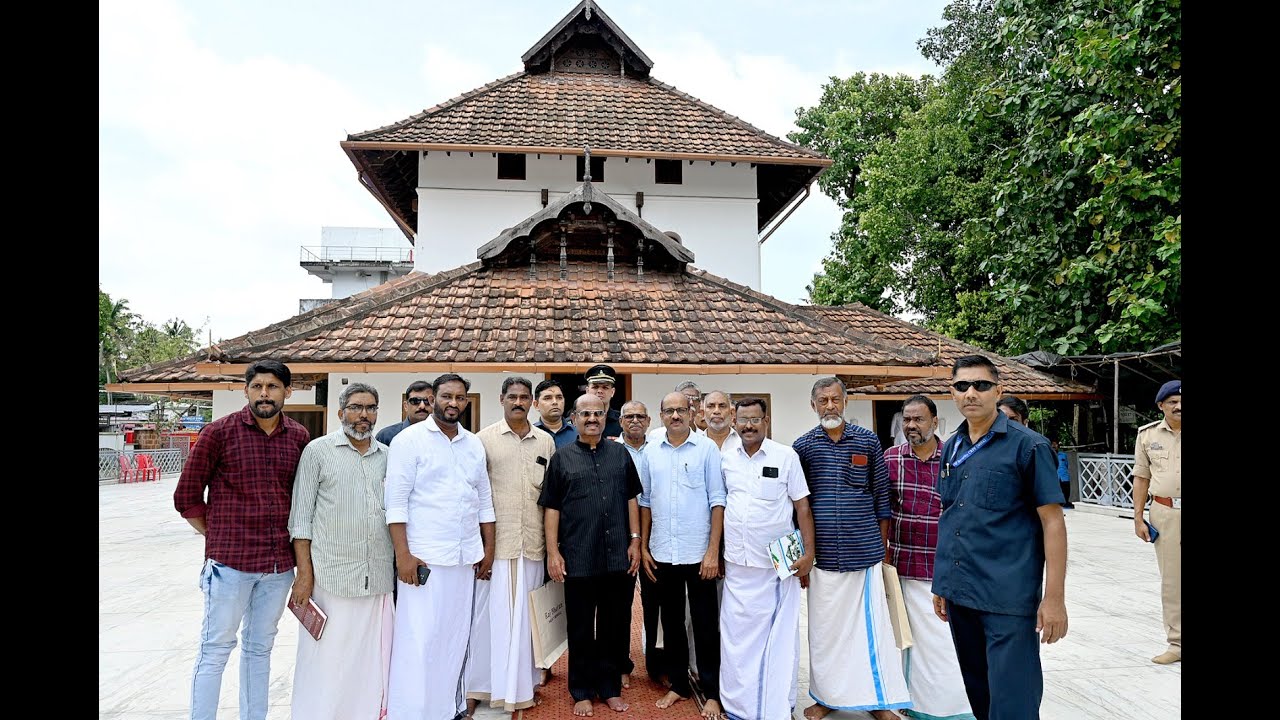 പശ്ചിചിമ ബംഗാൾ ഗവർണർ സി.വി ആനന്ദബോസ് കൊടുങ്ങല്ലൂരിലെ ആരാധനാലയങ്ങൾ സന്ദർശിച്ചു.