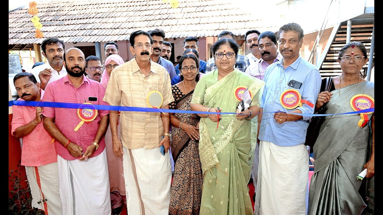 ഒന്നാം ക്ലാസ് മുതൽ നാലു വരെ പഠിച്ച കൊടുങ്ങല്ലൂർ ശൃംഗപുരം ഗവൺമെൻറ് ബോയ്സ് എൽ പി സ്കൂളിലെ പഴയകാല ഓർമ്മകൾ അയവിറക്കി സ്കൂളിന്റെ പുതിയ കെട്ടിട സമുച്ചയത്തിന്റെ ഉദ്ഘാടനം നിർവഹിച്ച് ഉന്നത വിദ്യാഭ്യാസ വകുപ്പ് മന്ത്രി ആർ ബിന്ദു.