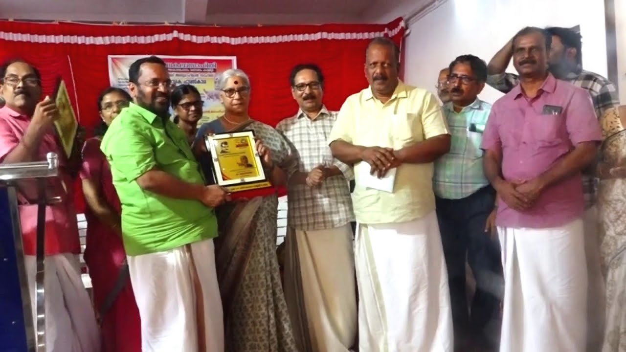 യുവകലാസാഹിതി കൈപ്പമംഗലം മണ്ഡലം കമ്മിറ്റിയുടെ മുഹമ്മദ് അബ്ദുറഹിമാൻ സാഹിബ് സ്മാരക പുരസ്ക്കാരം ആനി രാജക്ക് സമർപ്പിച്ചു