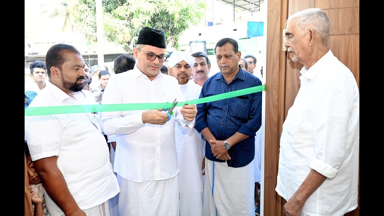 കൊടുങ്ങല്ലൂർ മാടവന മസ്ജിദുൽ ബദരിയ്യ:മഹല്ല് ജമാഅത്ത് നവീകരിച്ച ജുമാ മസ്ജിദിൻ്റെ ഉദ്ഘാടനവും രണ്ട് വീടുകളുടെ താക്കോൽ ദാനവും പാണക്കാട് സയ്യിദ് മുനവ്വറലി ശിഹാബ് തങ്ങൾ ഉദ്ഘാടനം ചെയ്തു