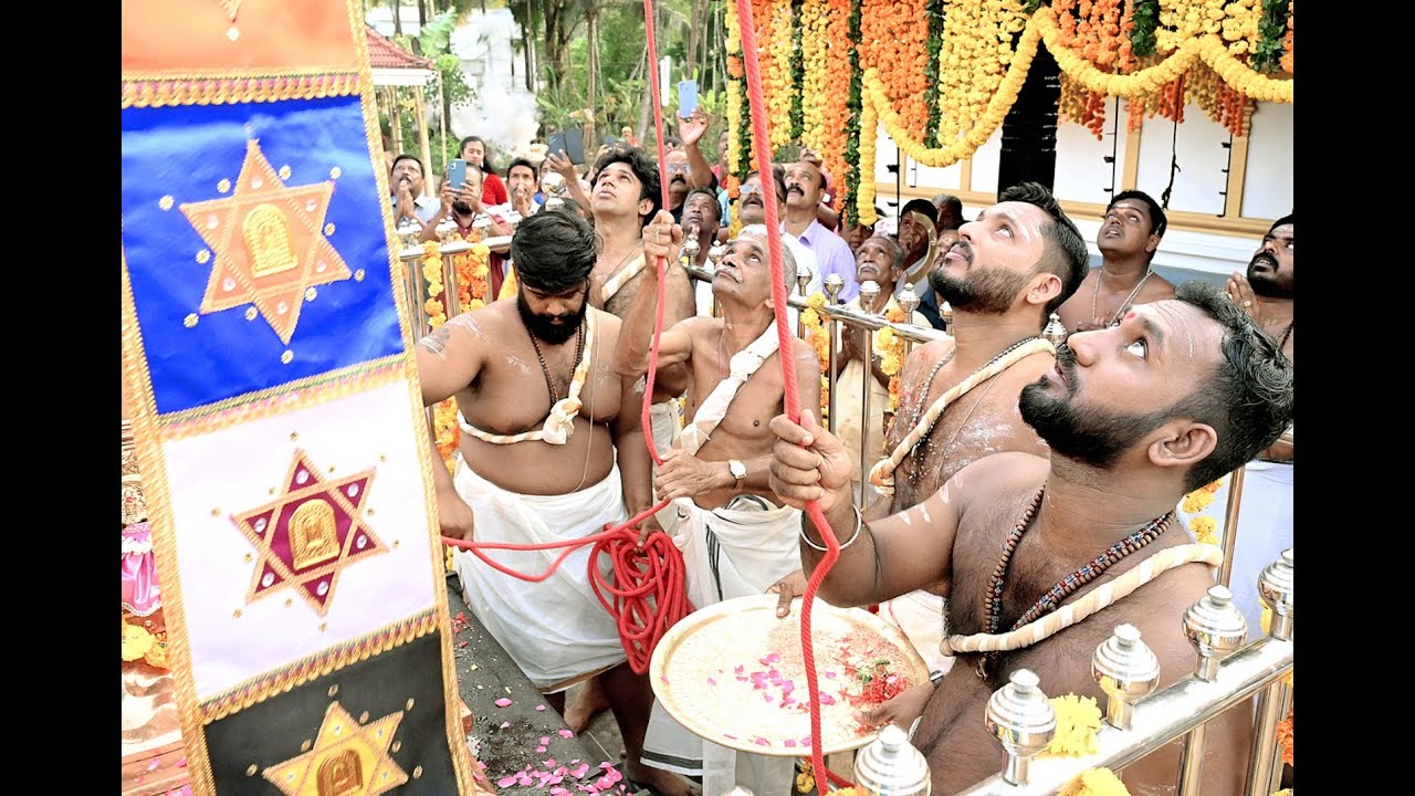 കൊടുങ്ങല്ലൂർ ആനാപ്പുഴ ശ്രീകുരുംബ ഭഗവതീക്ഷേത്രത്തിൽ കുംഭഭരണി മഹോത്സവത്തിന് കൊടിയേറി.