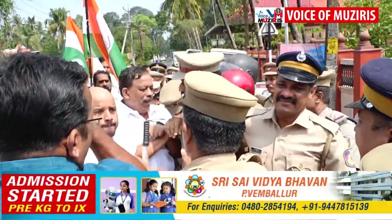 പോക്സോ കേസിൽ പ്രതിയായ സി.പി.എം ലോക്കൽ സെക്രട്ടറിയെ അറസ്റ്റ് ചെയ്യണമെന്നാവശ്യപ്പെട്ട് കയ്പമംഗലം പോലീസ് സ്റ്റേഷനിലേക്ക് മാർച്ച്.മാർച്ചിൽ പോലീസുമായി ഉന്തും തള്ളും