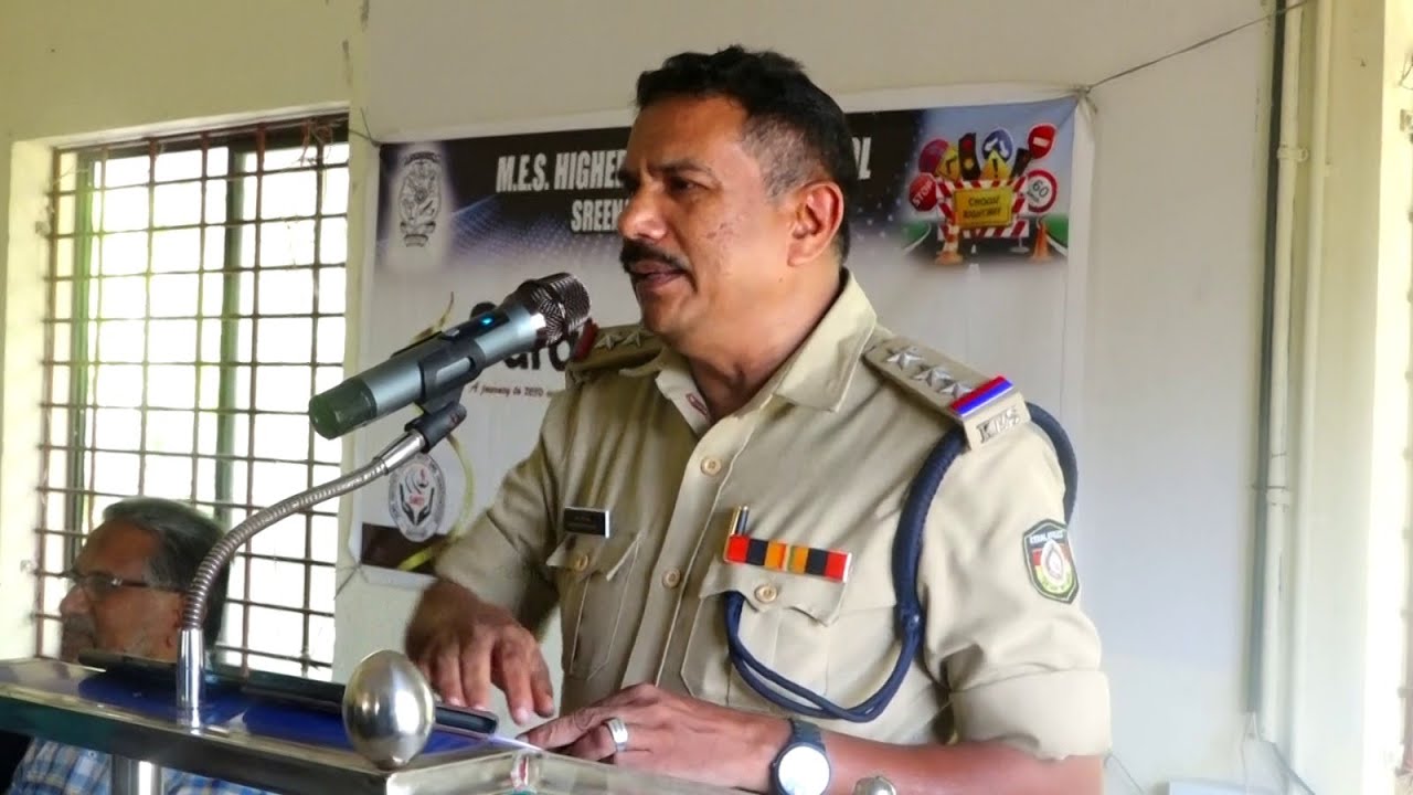 വ്യത്യസ്തമായ റോഡ് സുരക്ഷാ പ്രവർത്തനങ്ങളിലൂടെ ശ്രദ്ധേയമായി ശ്രീനാരായണപുരം എംഇ എസ് ഹയർ സെക്കണ്ടറി സ്കൂളിലെ റോഡ് സേഫ്റ്റി ക്ലബ്ബ്.