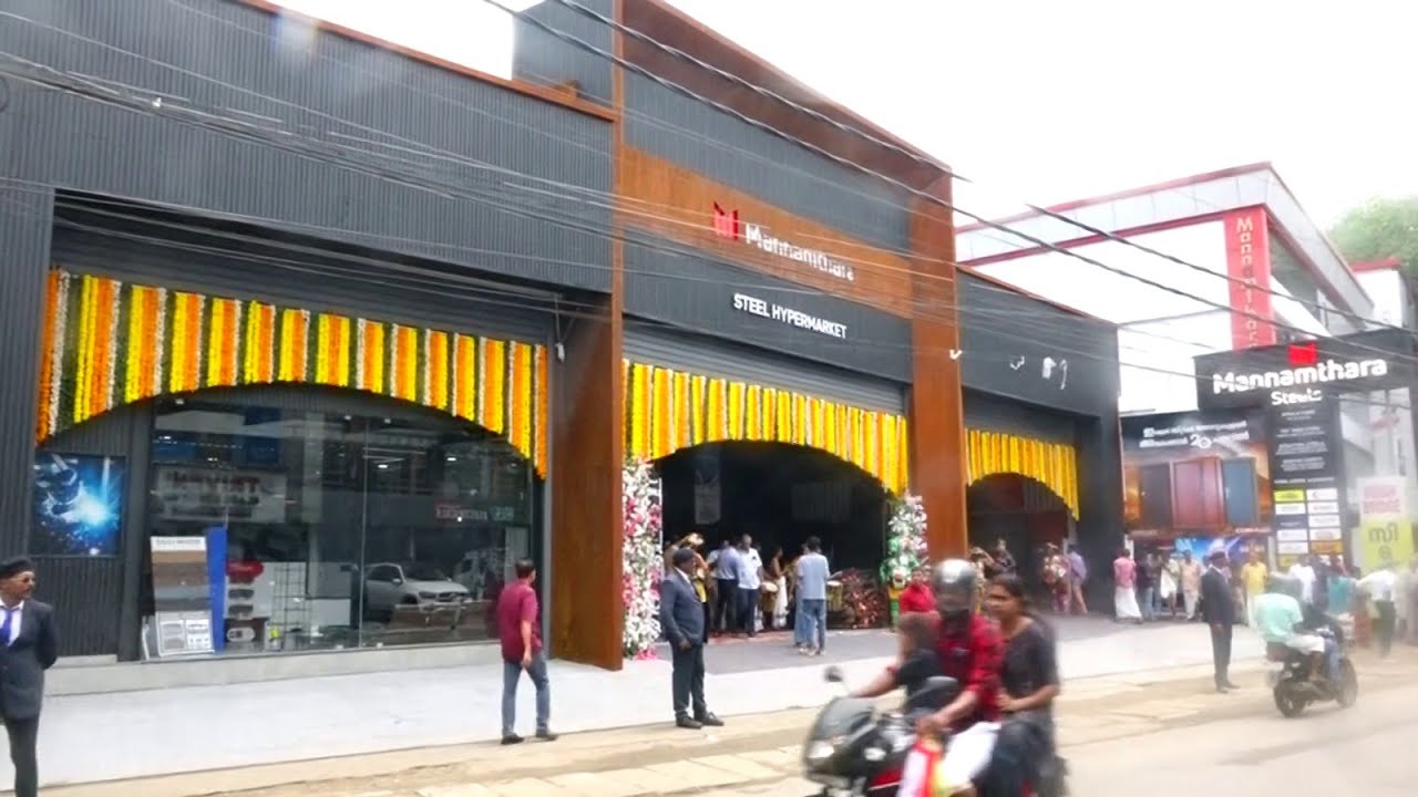 മണ്ണാന്തറ ഗ്രൂപ്പിൻ്റെ പുതിയ സംരംഭമായ മണ്ണാന്തറ സ്റ്റീൽസ് ഹൈപ്പർ മാർക്കറ്റ് കൊടുങ്ങല്ലൂരിൽ വ്യവസായ വകുപ്പ് മന്ത്രി പി.രാജീവ് ഉദ്ഘാടനം ചെയ്തു.