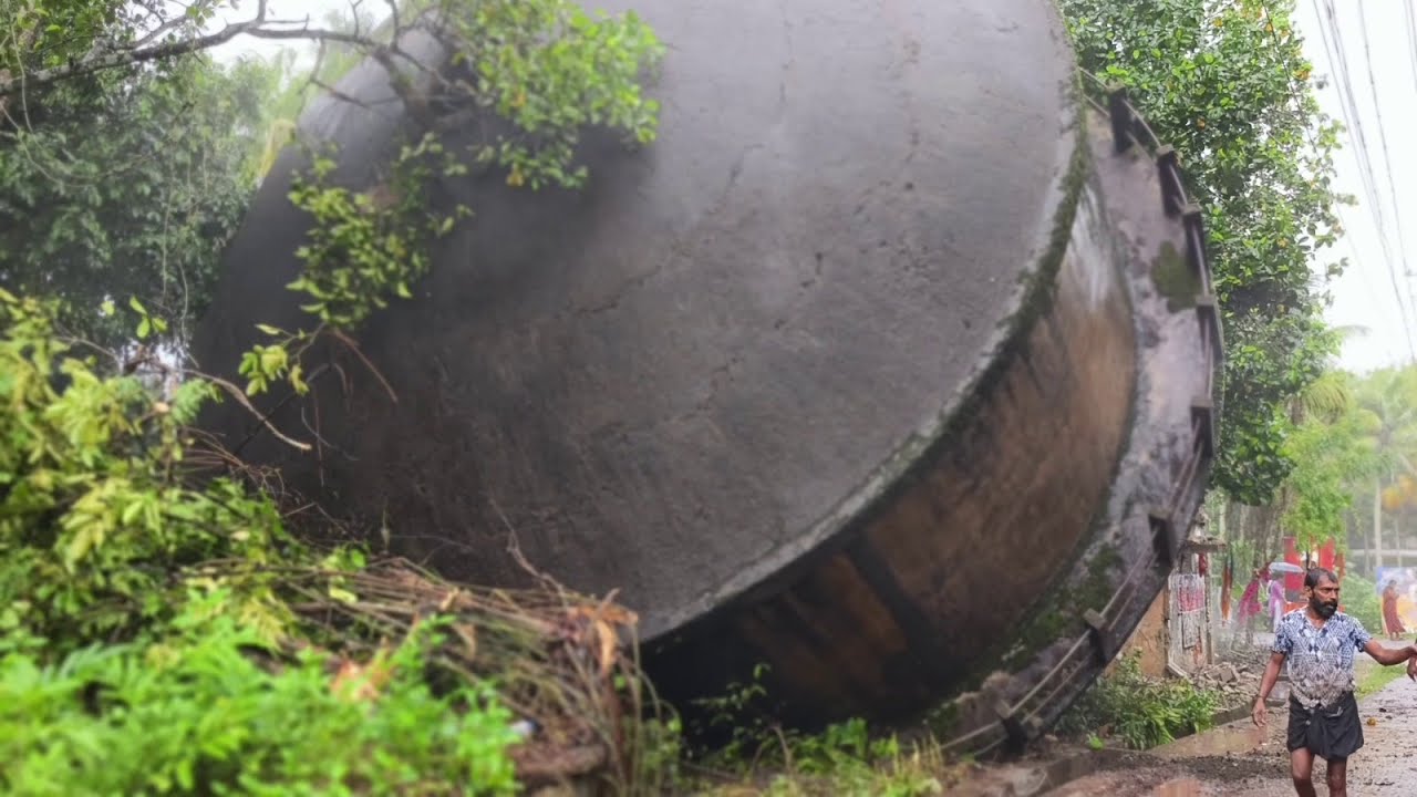 ഉപയോഗ ശൂന്യമായി കിടന്നിരുന്ന കൂറ്റൻ ജലസംഭരണി പൊളിച്ചു നീക്കി