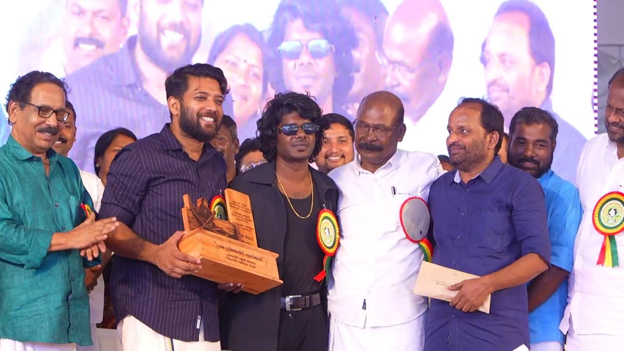 പ്രഥമ പ്രിയദർശിനി പുരസ്കാരം വേടന് സമ്മാനിച്ചു..