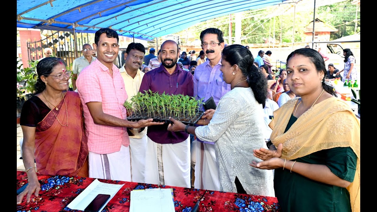 കൊടുങ്ങല്ലൂർ നഗരസഭയുടെയും കൃഷി ഭവന്റെയും ആഭിമുഖ്യത്തിൽ ഞാറ്റുവേല ചന്ത കുഞ്ഞിക്കുട്ടൻ തമ്പുരാൻ സ്മാരകം ചത്വരത്തിൽ ആരംഭിച്ചു