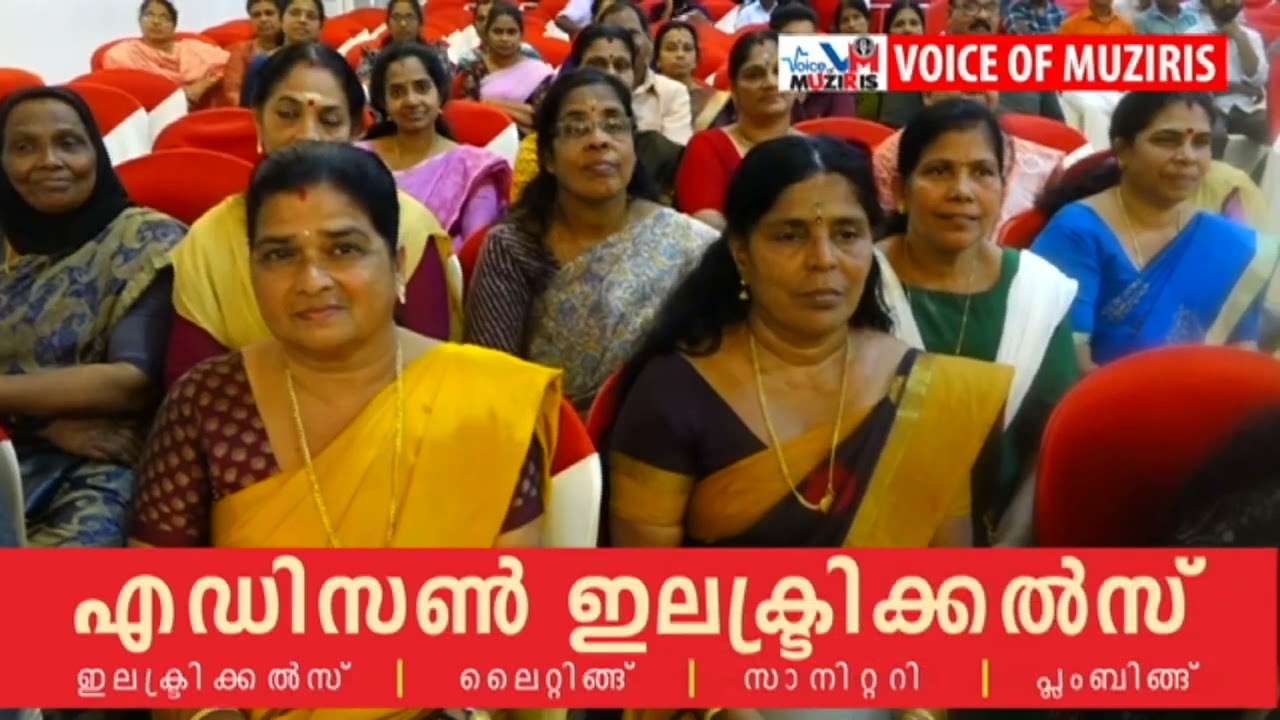പനങ്ങാട് ഹയർ സെക്കൻ്ററി സ്കൂളിൽ 1984 വർഷത്തെ പൂർവ്വ വിദ്യാർത്ഥി സംഘടനയായ ഓർമ്മക്കൂട്ടിൻ്റെ നേതൃത്വത്തിൽ സർവ്വീസിൽ നിന്നും വിരമിച്ചവരെ ആദരിച്ചു.