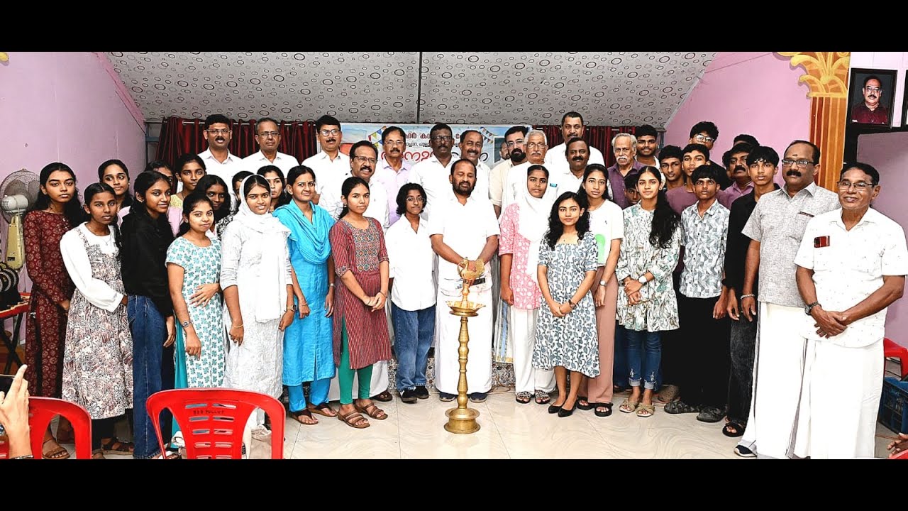 വിജയത്തിലേക്ക് നയിച്ച മാതാപിതാക്കളെ നെഞ്ചോട് ചേർത്തുപിടിക്കണം ടി.എൻ. പ്രതാപൻ