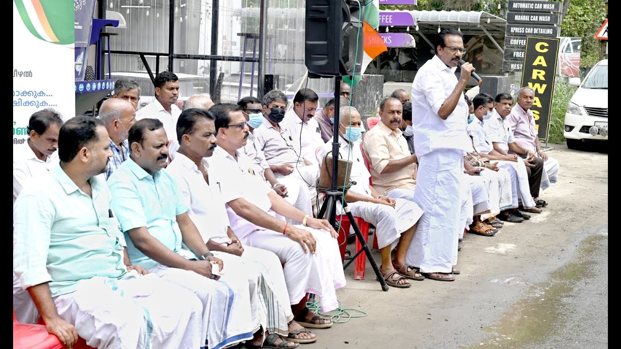 ദേശീയപാത സർവീസ് റോഡിലെ ഗതാഗതക്കുരുക്ക് അവസാനിപ്പിക്കുക,രൂക്ഷമായ പൊടിശല്യത്തിന് പരിഹാരം കാണുക,ആറുവരിപ്പാത നിർമാണത്തിലെ അപാകത ഒഴിവാക്കുക:കോൺഗ്രസ്