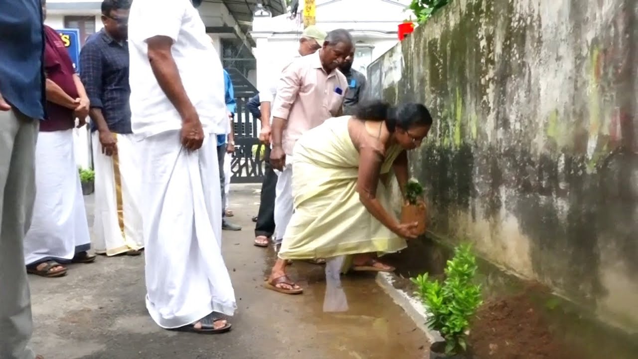 നഗരത്തിന്റെ അഴക് കൂട്ടാൻ വിവിധ ഇടങ്ങളിൽ ചെടികൾ വച്ചു പിടിപ്പിക്കുന്ന പദ്ധതി നടപ്പാക്കാൻ ഒരുങ്ങി കൊടുങ്ങല്ലൂർ നഗരസഭ.