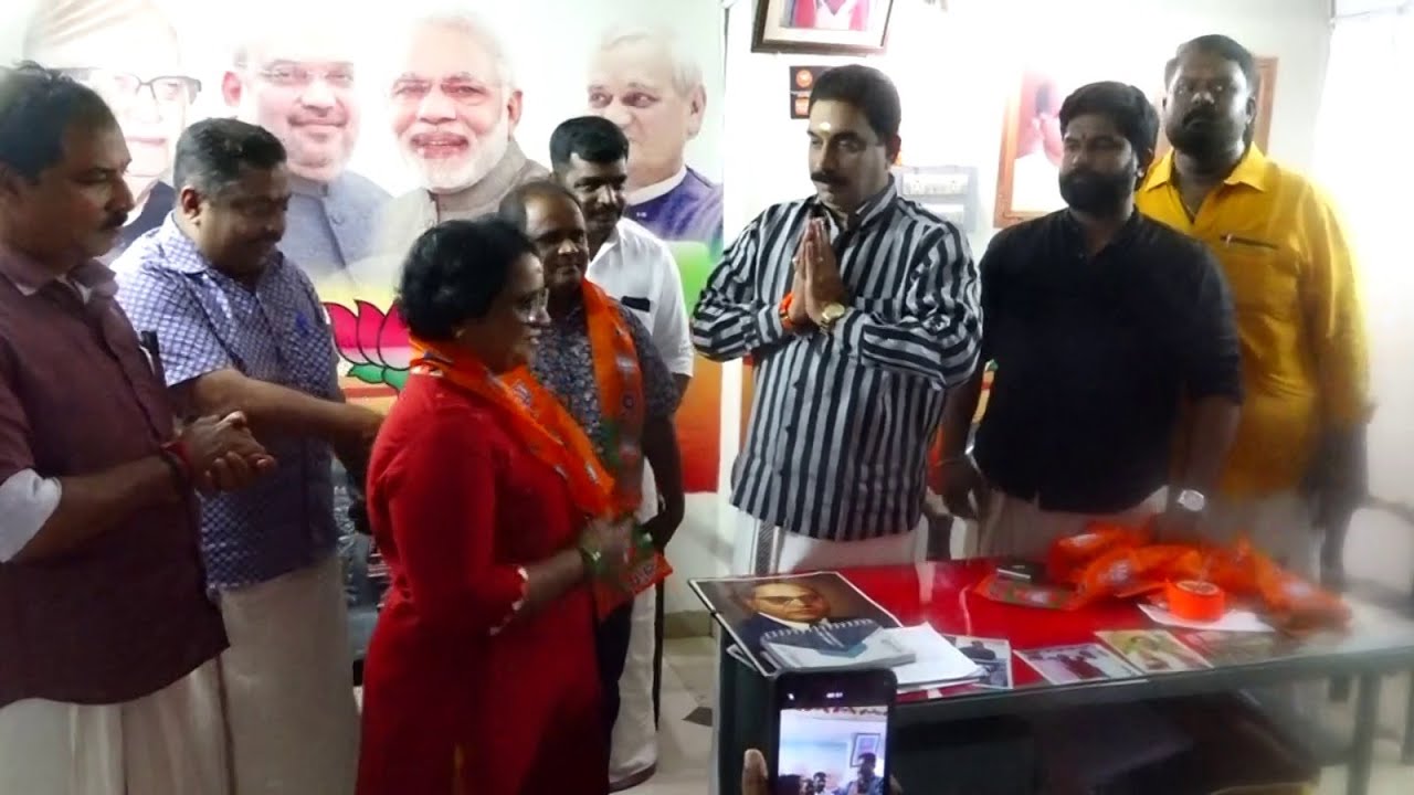 സിപിഎം ബ്രാഞ്ച് കമ്മിറ്റിയംഗവും,കോൺഗ്രസ് സ്ഥാനാർത്ഥിയും ബിജെപിയിൽ ചേർന്നു
