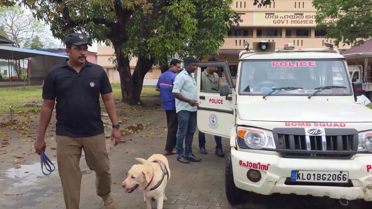 തദ്ദേശ സ്വയംഭരണ തിരഞ്ഞെടുപ്പ്; സ്‌ട്രോങ്‌ റൂമിലും പരിസരങ്ങളിലും ബോംബ് സ്‌ക്വാഡും ഡോഗ് സ്‌ക്വാഡും പരിശോധന നടത്തി..