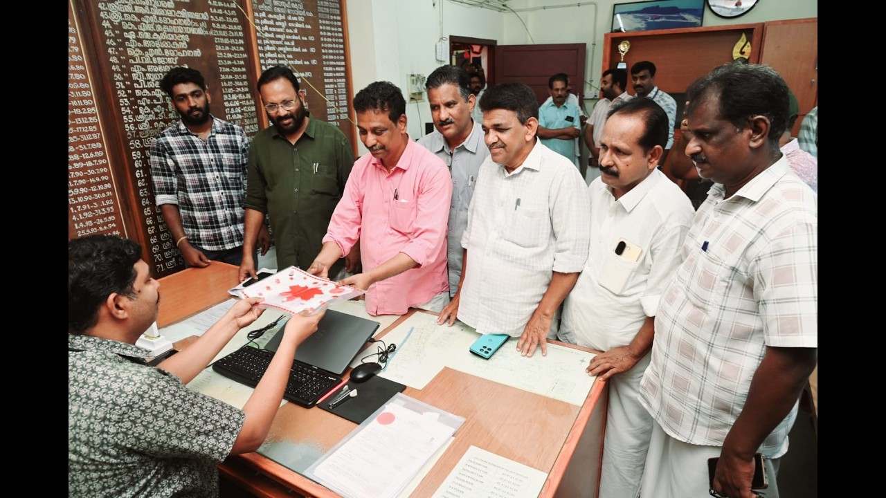 കൊടുങ്ങല്ലൂർ നിയോജകമണ്ഡലം എൽ ഡി എഫ് സ്ഥാനാർത്ഥി അഡ്വ വി ആർ സുനിൽകുമാർ നാമനിർദ്ദേശക പത്രിക സമർപ്പിച്ചു