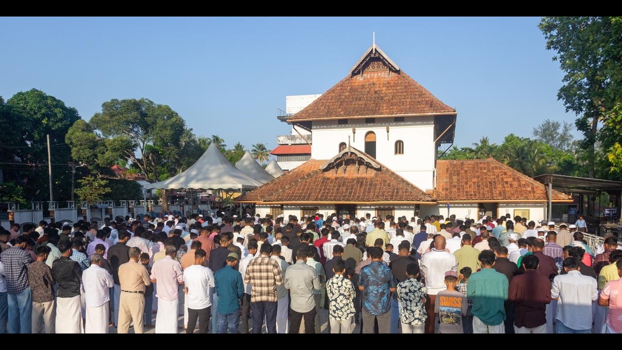 വ്രതശുദ്ധിയുടെ നിറവില്‍ ഇന്ന് ചെറിയപെരുന്നാള്‍; ആഘോഷത്തിമിർപ്പില്‍ വിശ്വാസികള്‍