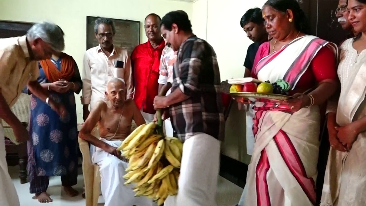 ശ്രീ കുരുംബ ഭഗവതി ക്ഷേത്രത്തിലെ പ്രധാന അവകാശികളിൽ പെട്ട പട്ടാര്യ സമുദായം വലിയ തമ്പുരാന് കാഴ്ച കുല സമർപ്പിച്ചു ചടങ്ങുകൾ നടത്തുന്നതിന് അനുവാദം വാങ്ങി.