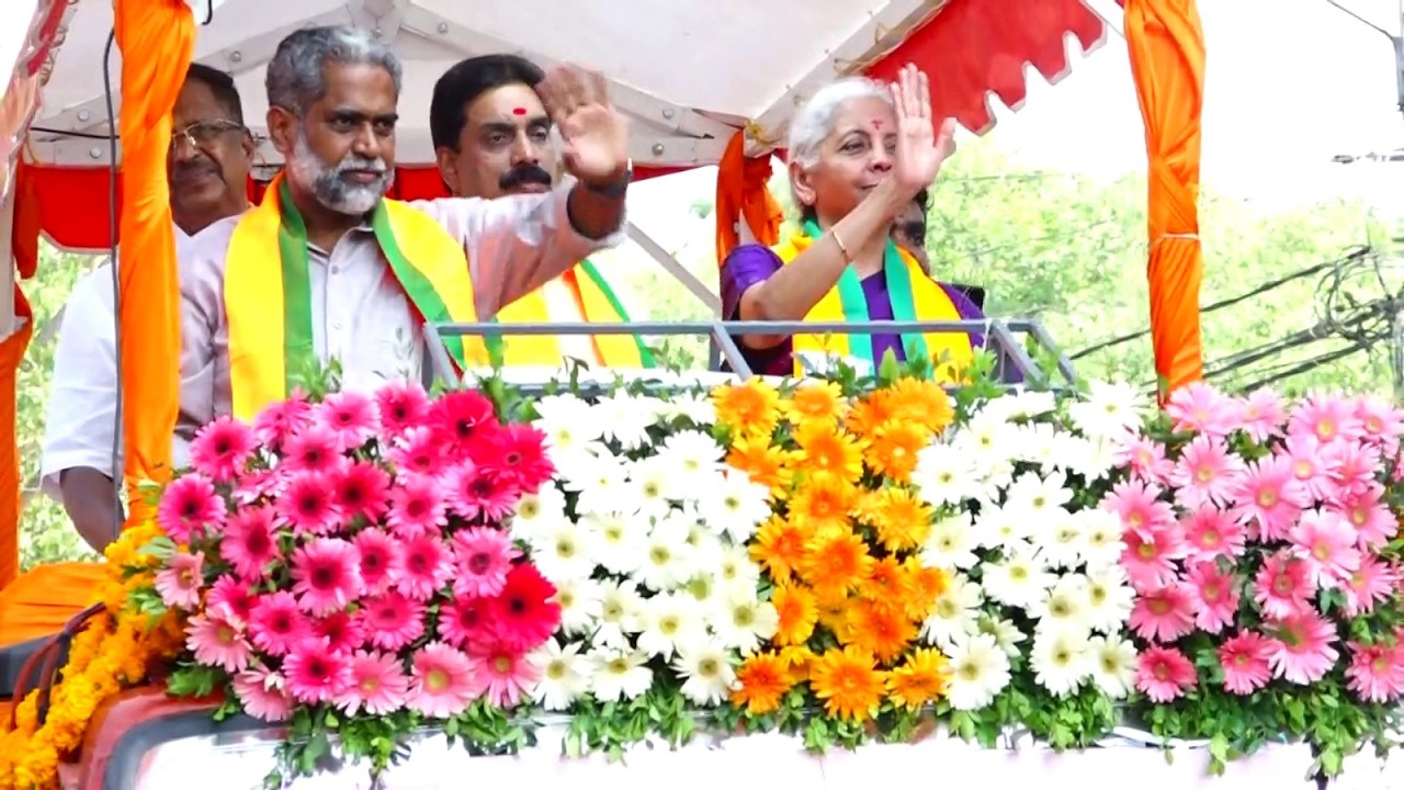 എൻഡിഎ ക്യാമ്പിന് ആവേശമായി കേന്ദ്രമന്ത്രി നിർമ്മല സീതാരാമൻ സ്ഥാനാർത്ഥി Dr. വർഗ്ഗീസ് ജോർജിന് വേണ്ടി പങ്കെടുത്ത റോഡ് ഷോ