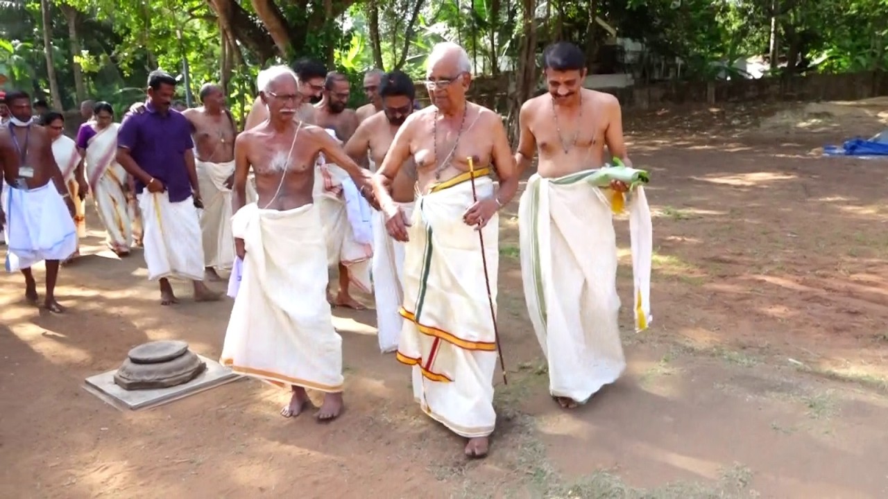 കൊടുങ്ങല്ലൂർ വലിയ തമ്പുരാനായി ചിറക്കൽ കോവിലകം ചന്ദ്രമോഹനൻ രാജ സ്ഥാനമേറ്റു.