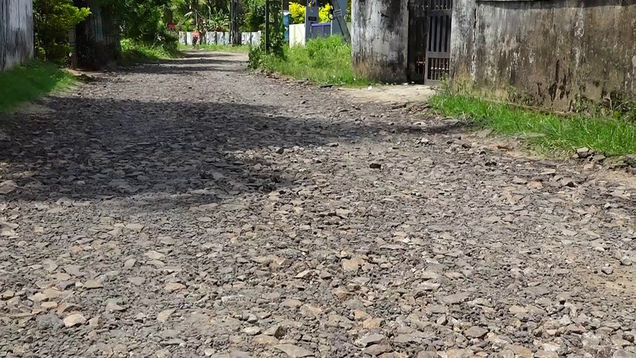 ടികെഎസ് പുരം ശ്രീകൃഷ്ണ ടെംപിൾ റോഡ് മുതൽ പടന്ന വരെയുള്ള റോഡ് പൊളിച്ചിട്ടിരിക്കുന്നത് യാത്രക്കാർക്ക് ദുരിതമാകുന്നു.