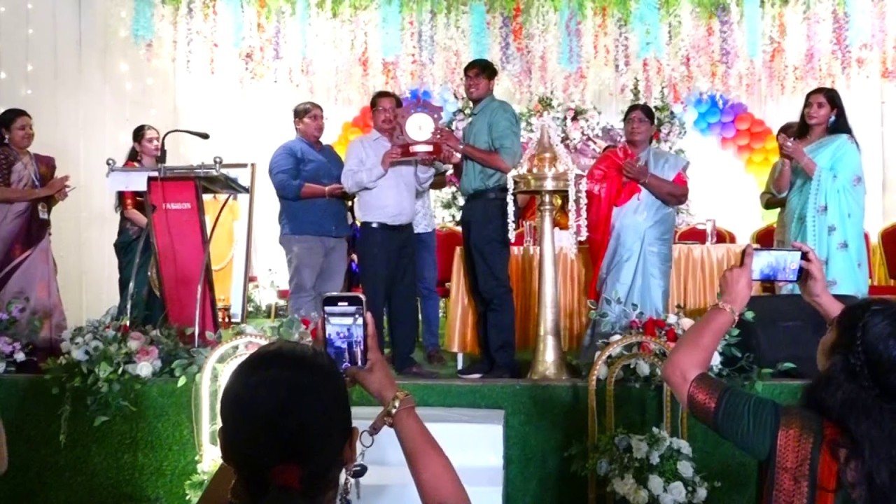 പി വെമ്പല്ലൂർ ശ്രീ സായിവിദ്യാഭവനിൽയു കെ ജി വിഭാഗം കുട്ടികളുടെ ഗ്രാജുവേഷൻ സെറി മണി പ്രൗഢഗംഭീരമായി ആഘോഷിച്ചു.