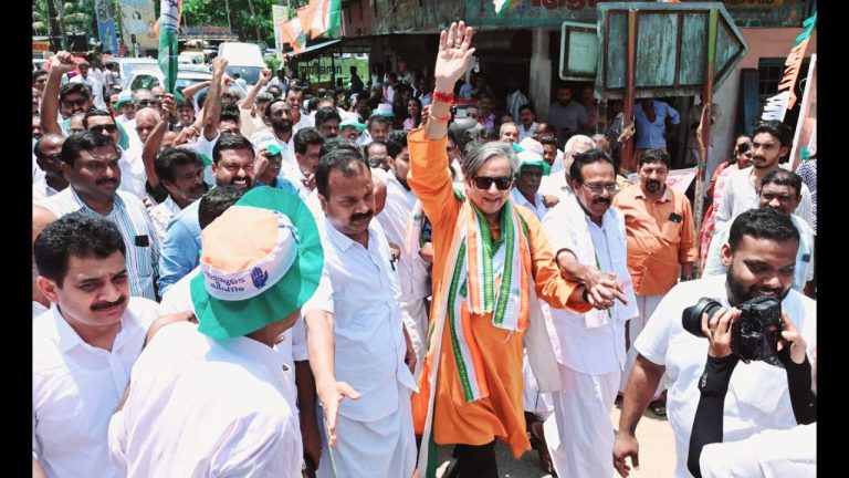 യു.ഡി.എഫ് കയ്പമംഗലം നിയോജക മണ്ഡലം സ്ഥാനാർത്ഥി ടി.എം.നാസറിന് വോട്ടഭ്യർത്ഥിച്ച് ശശി തരൂർ എം.പിയുടെ റോഡ് ഷോ.