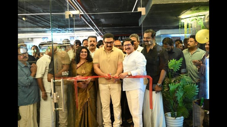 കൊടുങ്ങല്ലൂർ സെൻട്രോ മാളിൽ പ്രീമിയം നിലവാരത്തിൽ ആധുനിക മെഷീനുകളുടെ പുതിയ കളക്ഷനോടെ ,സ്‌കൾപ്റ്റ് ഫിറ്റ്നസ് സ്റ്റുഡിയോ ചലച്ചിത്ര താരവും സംവിധായകനുമായ ബാബുരാജ് ഉദ്ഘാടനം ചെയ്തു.