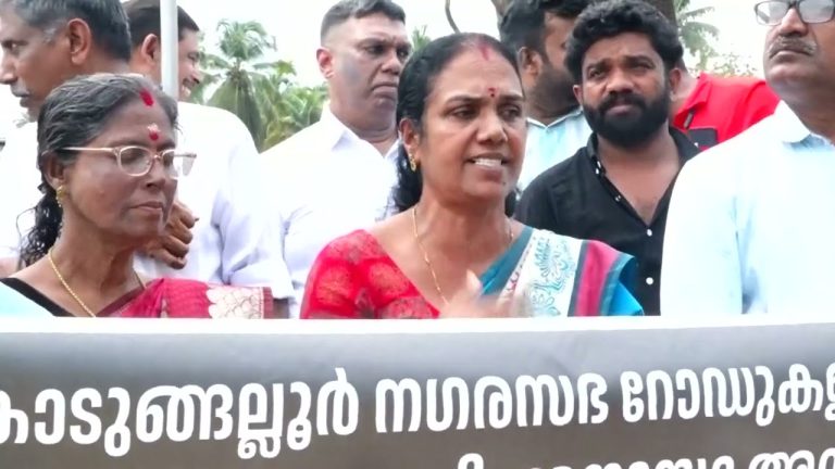 ദേശീയപാത നിർമ്മാണ കമ്പനിക്കെതിരെ നഗരസഭ ചെയർപേഴ്സൺ അടക്കമുള്ള എൽ.ഡി.എഫ് കൗൺസിലർമാരുടെ ഉപരോധ സമരം