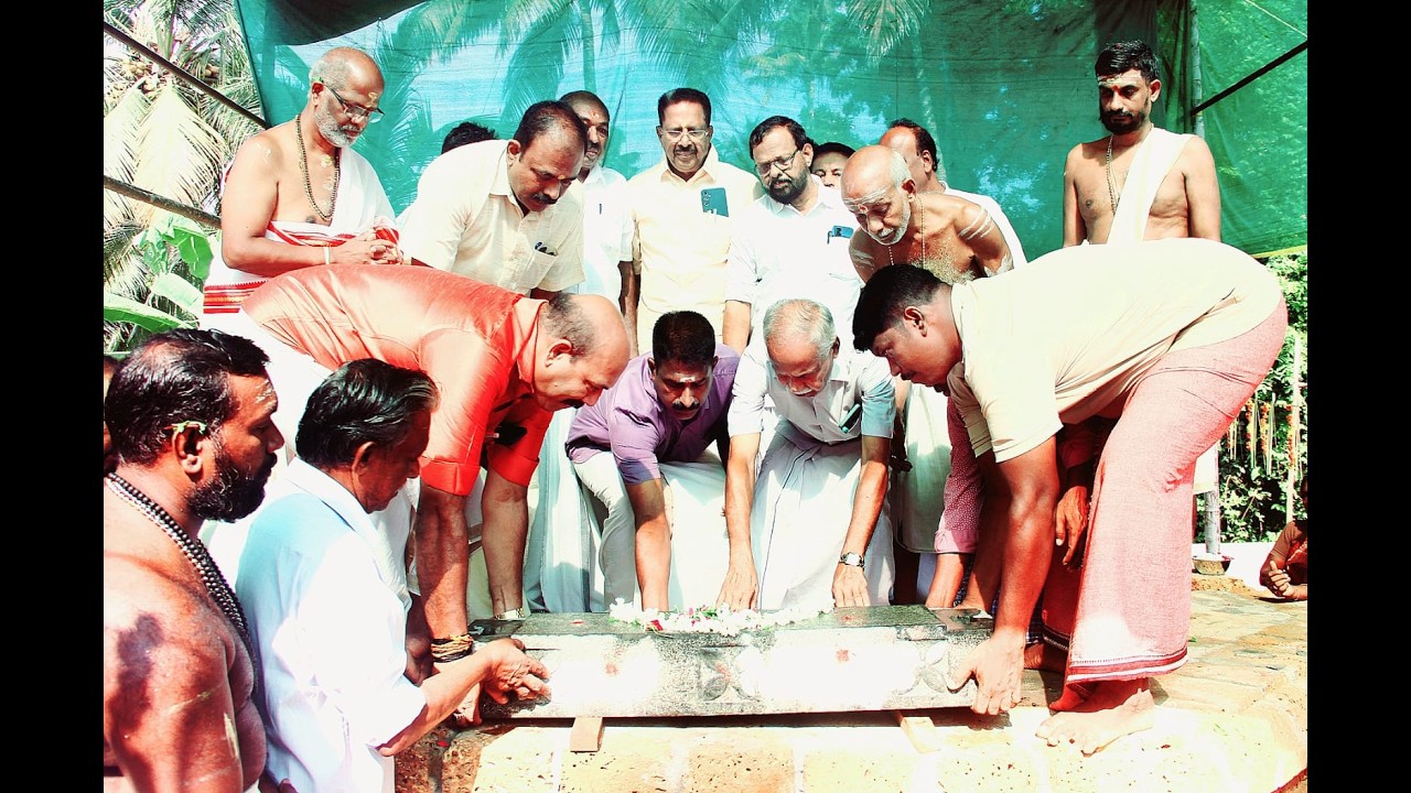 കൊടുങ്ങല്ലൂർ എൽതുരുത്ത് ശ്രീകുമാര സുബ്രഹ്മണ്യ ക്ഷേത്രത്തിലെ ഗുരുദേവ ക്ഷേത്രത്തിന്റെ കട്ടിള സമർപ്പണം ഭക്തിസാന്ദ്രമായി.