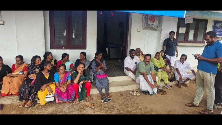 കുടിവെള്ള ക്ഷാമം പരിഹരിക്കണമെന്നാവശ്യപ്പെട്ട് വാട്ടർ അതോറിറ്റിക്ക് മുമ്പിൽ കുത്തിയിരിപ്പ് സമരം