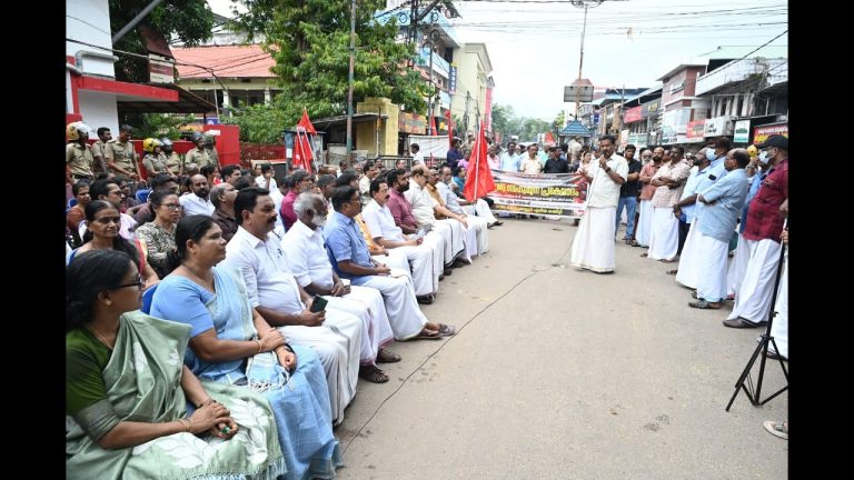 ഇന്ധന വില വർദ്ധനവിനെതിരെ സിപിഎം കൊടുങ്ങല്ലൂർ ഏരിയ കമ്മിറ്റിയുടെ നേതൃത്വത്തിൽ നടന്ന പോസ്റ്റ് ഓഫീസ് മാർച്ച് ജനപങ്കാളിത്തം കൊണ്ട് ശ്രദ്ധേയമായി