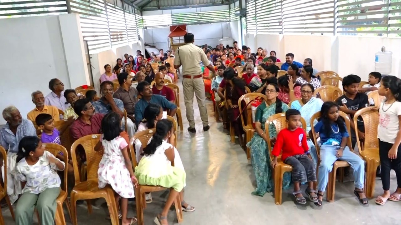 എറിയാട് മാടവന നവമി ആർട്സ് & സ്പോർട്സ് ക്ലബ് അനുമോദന സദസ്സ് ,പഠനോപകരണ വിതരണം ,അഗ്നിരക്ഷ ബോധവത്കരണക്ലാസ്സ് എന്നിവ സംഘടിപ്പിച്ചു