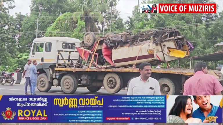 കയ്പമംഗലം 12 ദേശീയപാതയിൽ ഡീസൽ ടാങ്കർ മറിഞ്ഞു; ഡ്രൈവർക്ക് പരിക്ക്