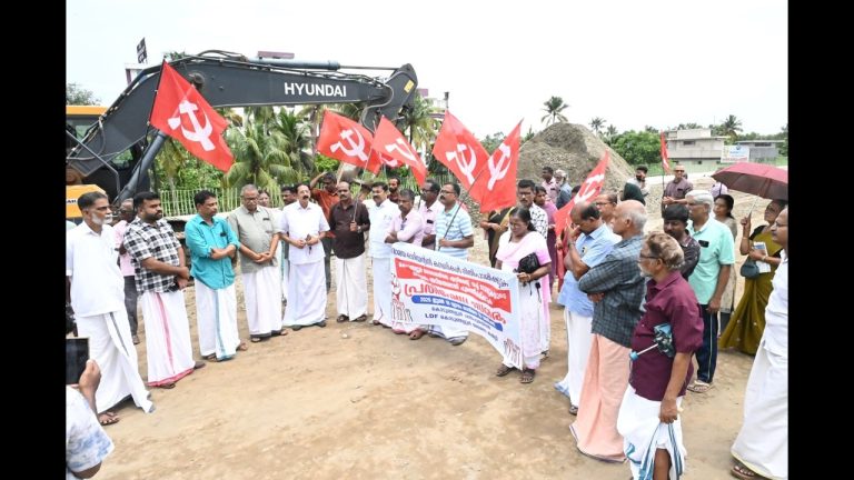 കൊടുങ്ങല്ലൂരിൽ കരാർ ലംഘനം നടത്തിയ ശിവാലയ കമ്പനിക്കെതിരെയുള്ള നടത്തുന്ന രാപ്പകൽ സമരത്തിന്റെ ഭാഗമായി ഇന്ന് എൽഡിഎഫ് ദേശിയ പാത നിർമാണം തടഞ്ഞു.
