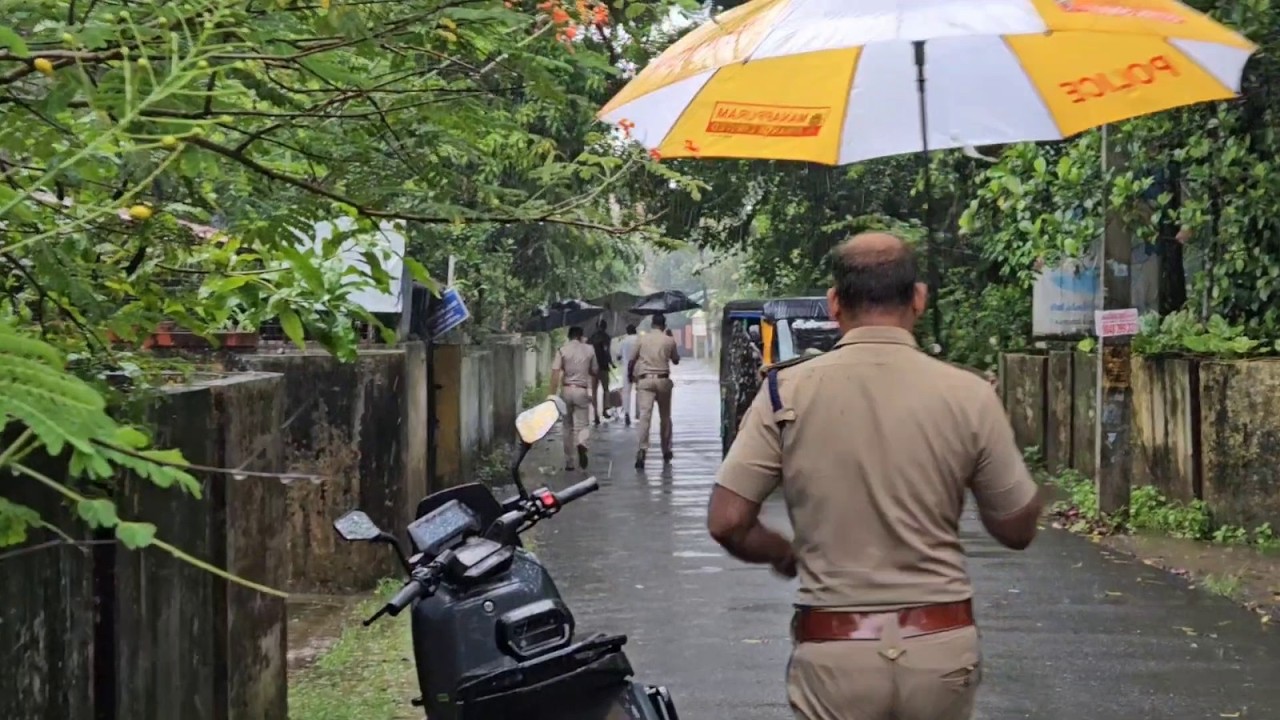 ചെന്ത്രാപ്പിന്നിയിൽ കടയടച്ച് വീട്ടിലേക്ക് പോകുന്നതിനിടെ വ്യാപാരിയുടെ സ്വർണ്ണമാല കവർന്നു.