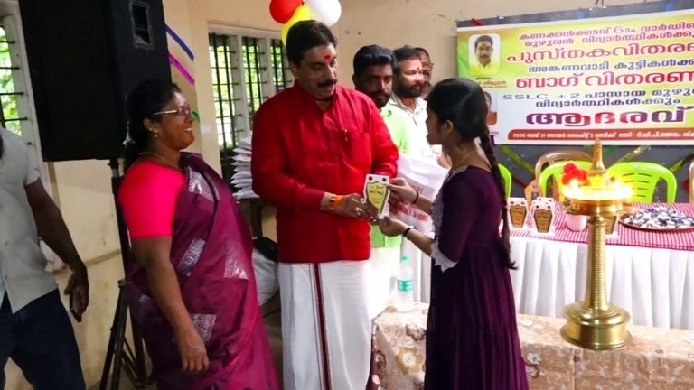 ബിജെപി കണക്കൻക്കടവ് 6 ാം വാർഡിലെ മുഴുവൻ വിദ്യാർത്ഥികൾക്കും പുസ്‌തകവിതരണം,അങ്കണവാടി കുട്ടികൾക്ക് ബാഗ് വിതരണം SSLC +2 പാസായ മുഴുവൻ വിദ്യാർത്ഥികൾക്കും ആദരവ് സംഘടിപ്പിച്ചു