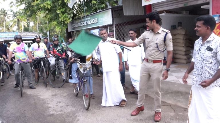 അഡ്വക്കേറ്റ് മേഘനാഥൻ സ്മാരക ഗ്രാമീണ വായനശാലയുടെ 80 ാം വാർഷികാഘോഷങ്ങളുടെ ഭാഗമായി എസ്.എൻ.പുരം റൈഡേഴ്സ് ക്ലബ്ബും വായനശാലയും സംയുക്തമായി മുസിരിസ് ബീച്ചിലേക്ക് സൈക്കിൾ റൈഡ് സംഘടിപ്പിച്ചു.