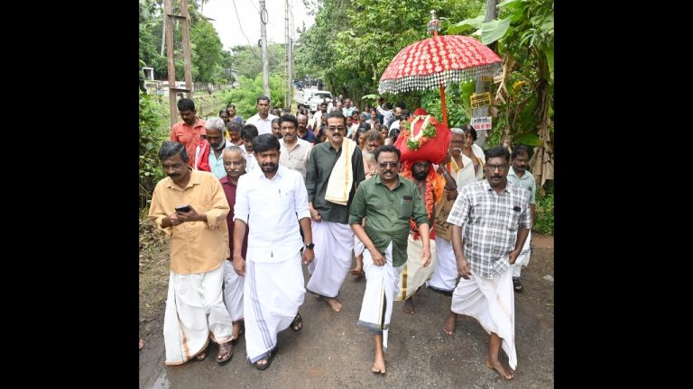 ആചാര തനിമയിൽ കോഴിക്കുളങ്ങര പൂജ