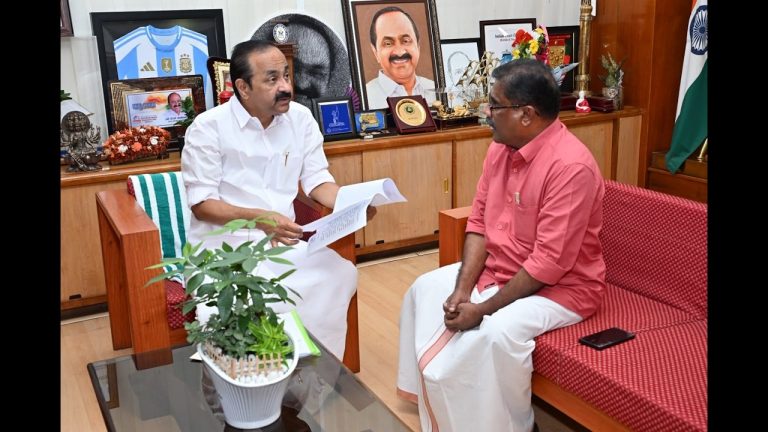 എറിയാട് ഗ്രാമപഞ്ചായത്തിലെ സ്വകാര്യ സ്ഥലങ്ങളിൽ രാസമാലിന്യം ഉപയോഗിച്ച് നികത്തൽ ; മുഖ്യമന്ത്രിയെ നേരിൽ കണ്ട് എംഎൽഎ; അടിയന്തര നടപടി സ്വീകരിക്കുമെന്ന് മുഖ്യമന്ത്രിയുടെ ഉറപ്പ്