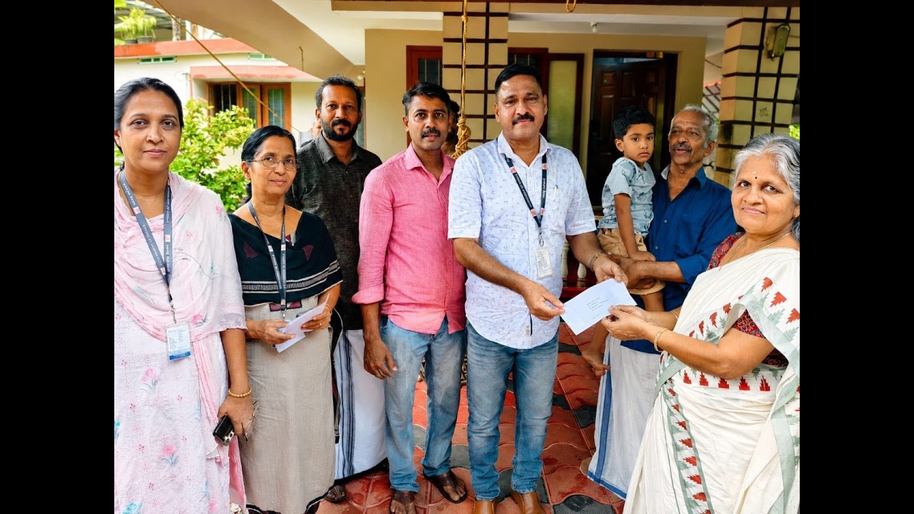 രാജവാഴ്ചയുടെ സ്മരണകളുണർത്തി പതിറ്റാണ്ടുകളുടെ പാരമ്പര്യമുള്ള ഉത്രാടക്കിഴി സമർപ്പിക്കൽ ചടങ്ങ് കൊടുങ്ങല്ലൂരും എടത്തിരുത്തിയിലും നടന്നു