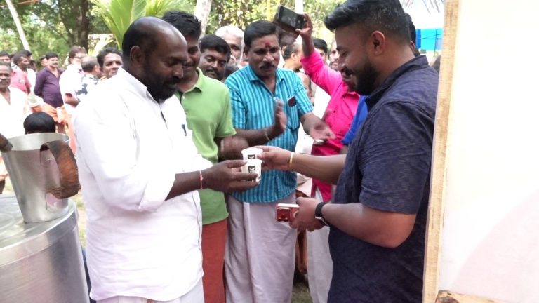 എറിയാട് ശിവജിനഗർ ഓണാഘോഷവേദി 33 ാം വാർഷികാഘോഷത്തിന്റെ ഭാഗമായി നടത്തിയ ഓണക്കളി മത്സരത്തോടനുബന്ധിച്ച് സൗജന്യ നമോ ചായ വിതരണം ചെയ്തു.