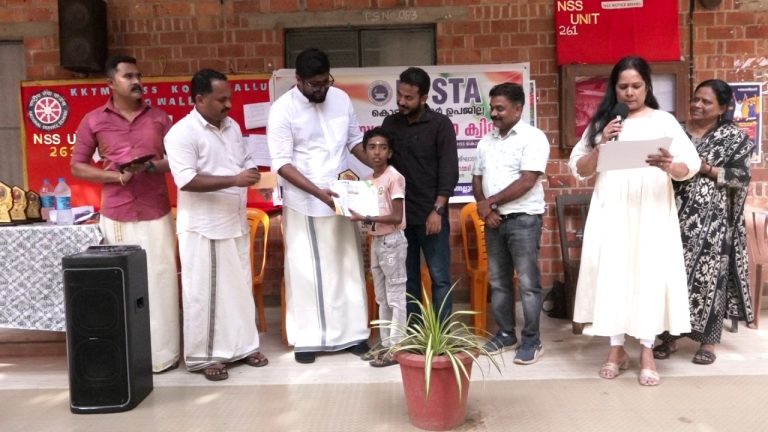കേരള പ്രദേശ് സ്കൂൾ ടീച്ചേഴ്സ് അസോസിയേഷൻ കൊടുങ്ങല്ലൂർ ഉപജില്ല കമ്മിറ്റി സ്വദേശ് മെഗാ ക്വിസ് സംഘടിപ്പിച്ചു.