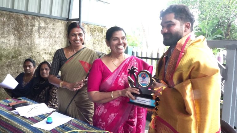 കൊടുങ്ങല്ലൂർ നഗരസഭ 26 ാം വാർഡിൽ എം.ബി.ബി.എസിൽ ഉന്നത വിജയം കരസ്ഥമാക്കിയ ഡോക്ടറെ അനുമോദിച്ചു