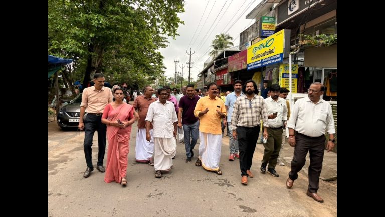 ശ്രീനാരായണപുരം പള്ളിനടയിൽ അടിപ്പാതയും ഫുട് ഓവർ ബ്രിഡ്ജും വേണമെന്ന ആവശ്യം ശക്തം ; നിർമ്മാണ സാധ്യതകൾ പഠിക്കാൻ ഉദ്യോഗസ്ഥ സംയുക്ത സമിതി പരിശോധന നടത്തി