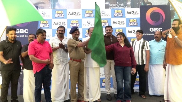 ഓപ്പറേഷൻ തൂഫാനിന്റെ ഭാഗമായി ഓൾ ഇന്ത്യ ട്രിപ്പുമായി ദമ്പതികൾ