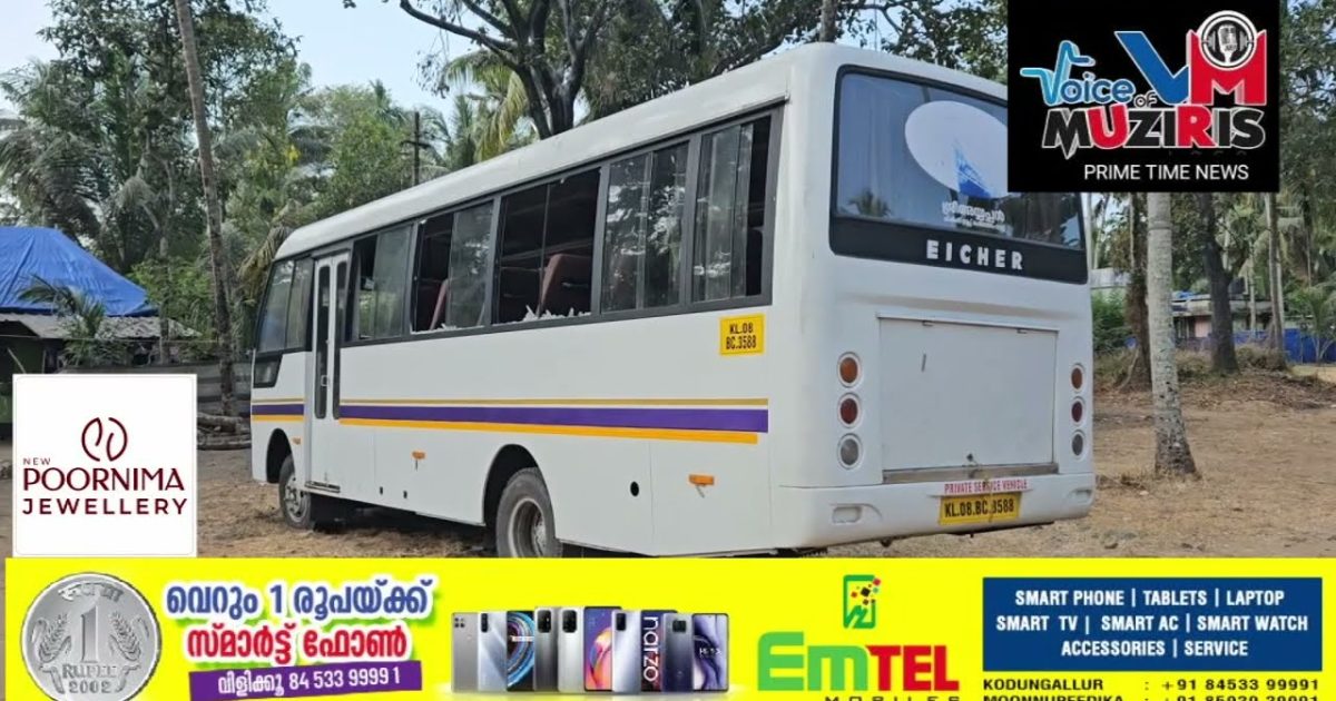 കയ്പമംഗലം ബീച്ചിൽ ഗുണ്ടാവിളയാട്ടം.ബസ്സിനു വീടിനും നേരെ ആക്രമണം.